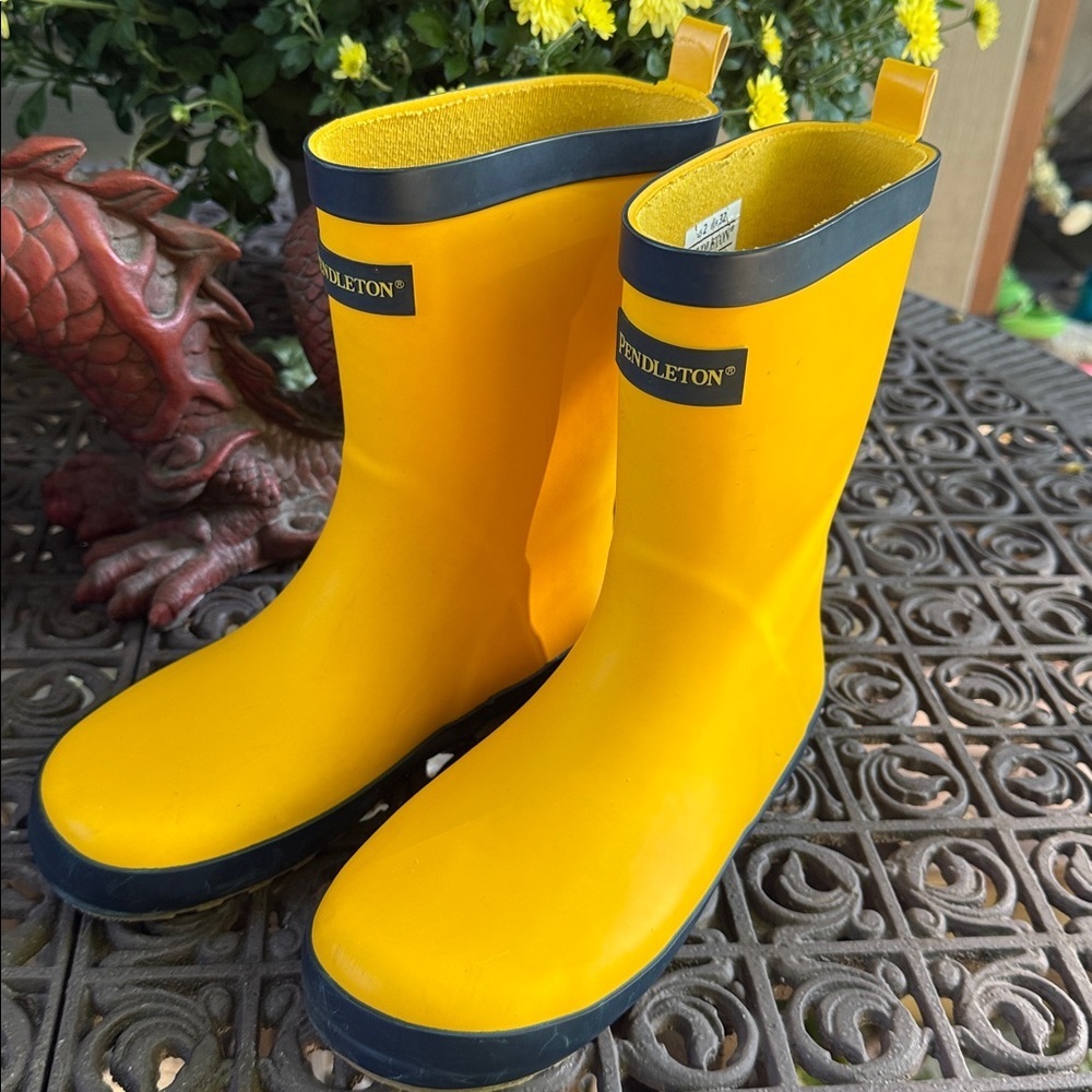 Pendleton Rainboots Vibrant Yellow Waterproof Boots. Size US 2